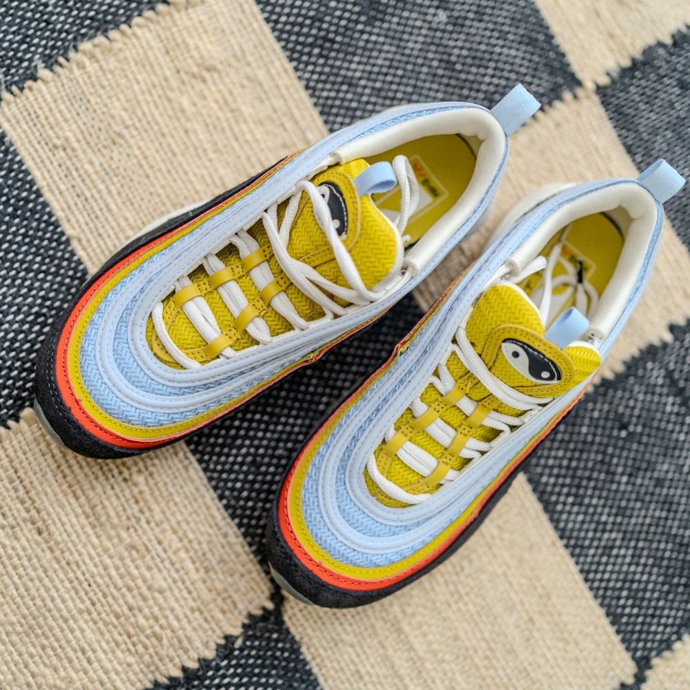Set to Rise Nike shoes